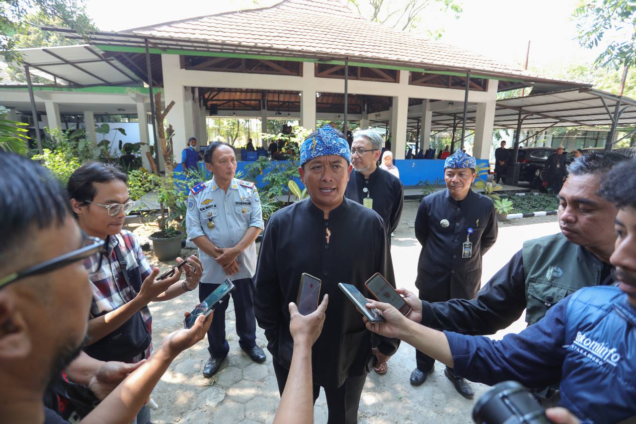 Imbas terbakarnya TPA Sarimukti, Plh Wali Kota Bandung, Ema Sumarna siapkan 2 lokasi TPA darurat