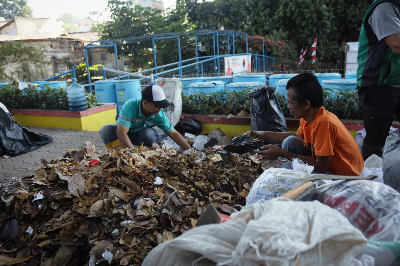 Pengolahan sampah organik di RW 15 Kelurahan Tamansari, Kota Bandung.