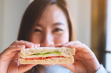 ILUSTRASI: Cara Generasi sandwich merilis stress untuk menjaga kesehatan mentalnya. (freepik)