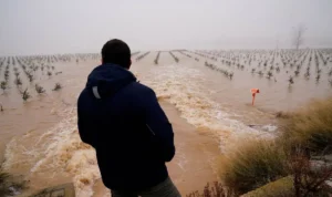 Curah Hujan Tinggi, 2 Warga Spanyol Tewas dan Aktivitas Warga Lumpuh (REUTERS)