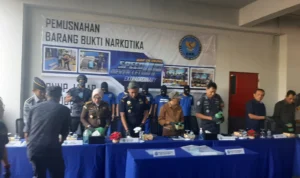 BNNP Jabar memusnahkan sabu lebih dari 8 kilogram dengan mengunakan alat insinerator dan dilarutkan dengan cairan kimia di kantor BNNP Jawa Barat, Selasa 26 September 2023.