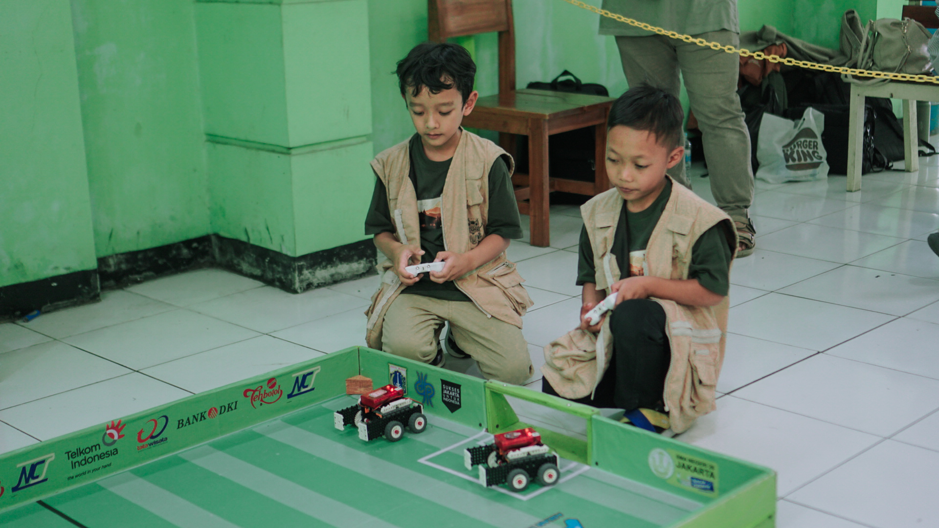Sekolah Rimba Indonesia mengirimkan dua tim perwakilan pada ajang dua tahunan Asean Robotic Day (ARD) 2023 yang diselenggarakan di SMA 28 Jakarta.