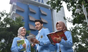 Aktivitas Mahasiswa Unisba, salah satu kampus swasta favorit di Kota Bandung.