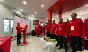 DPC PDI Perjuangan Kota Kota Bandung menargetkan raihan 14 kursi di DPRD Kota Bandung dan siap memenangkan Ganjar Pranowo sebagai calon presiden 2024.