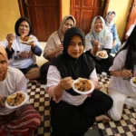 Pelatihan membuat olahan bakso tahu yang diprakarsai kelompok sukarelawan Ganjar Sejati menjadi ilmu baru bagi masyarakat Kampung Cibodas, Kelurahan Utama, Kecamatan Cimahi Selatan, Kota Cimahi, Jawa Barat.