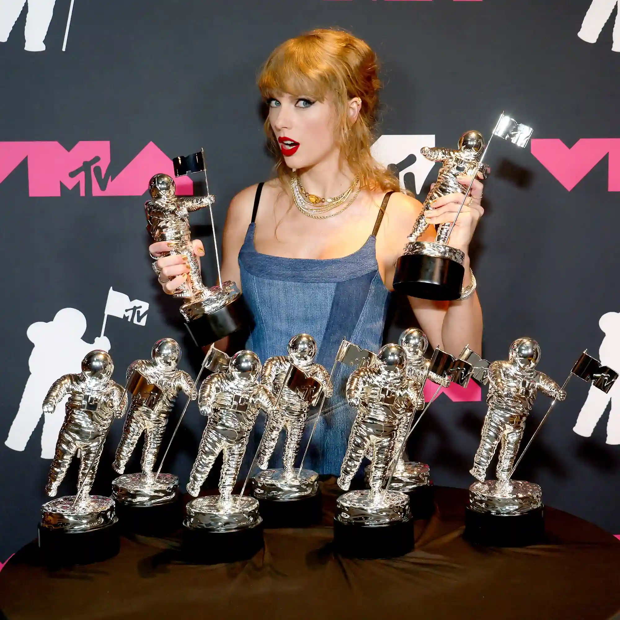 Daftar Pemenang VMAs 2023, Taylor Swift Borong 9 Awards!