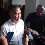 Pj Gubernur Jabar, Bey Machmudin soroti sampah di Bandung Raya seiring peristiwa kebakaran TPAS Sarimukti. Jabar Ekspres/Sandi Nugraha.