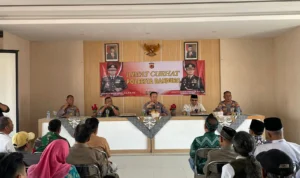 Polresta Bandung menggelar Jumat Curhat ke 30 di Kecamatan Dayeuhkolot, tepatnya di Aula Kecamatan Dayeuhkolot, Kabupaten Bandung, Jawa Barat, Jumat, 8 September 2023. Jabar Ekspres/Agi.