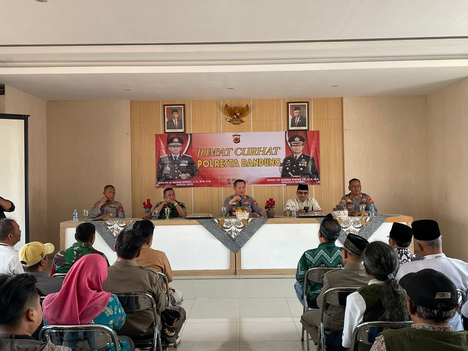 Polresta Bandung menggelar Jumat Curhat ke 30 di Kecamatan Dayeuhkolot, tepatnya di Aula Kecamatan Dayeuhkolot, Kabupaten Bandung, Jawa Barat, Jumat, 8 September 2023. Jabar Ekspres/Agi.
