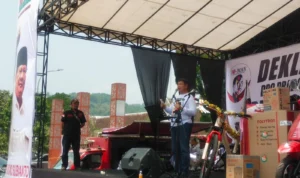 Hashim Djojohadikusumo dalam acara deklarasi Prabowo Mania 08, di Alun-alun Sumedang, Sabtu, 9 September 2023. Jabar Ekspres/Dedi Suhandi.