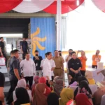 Presiden Jokowi saat meninjau kesediaan beras di Gudang Bulog, Ciampea, Kabupaten Bogor. Dok. Diksominfo.