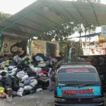 Penumpukan sampah masih terjadi di 70 TPS Kota Bandung. (Pandu Muslim/Jabar Ekspres)