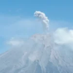 Gunung Semeru Muntahkan Abu Setinggi 700 Meter (PVMBG)
