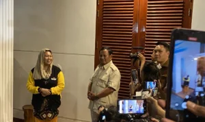 Mentan Prabowo Subianto mengaku terkesan dengan kepemimpinan Gus Dur usai melakukan pertemuan dengan Yenni Wahid. ANTARA/Fath Putra Mulya.
