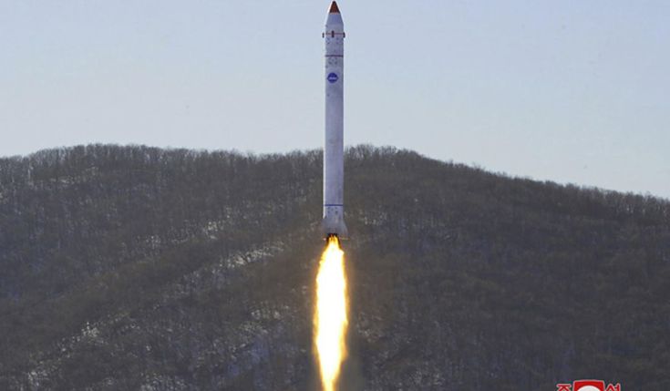 Korea Utara telah melancarkan dua rudal jelajah ke perairan di wilayah Barat dalam apa yang disebut sebagai simulasi latihan 'serangan nuklir taktis'.