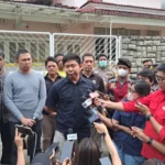 Kasubdit Jatanras Ditreskrimum Polda Metro Jaya, AKBP Saiman mengungkap pihaknya yang melakukan olah TKP dan membongkar ruangan terkunci di tempat penemuan jasad tinggal kerangka di Depok. Dok. PMJ News.