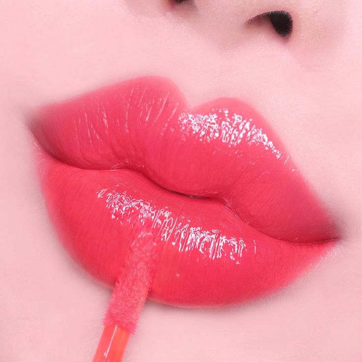 7 Rekomendasi Lipstik yang Bikin Bibir kamu Berkilau dan Menggoda, Cowok Pasti Suka!