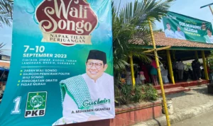 Spanduk selamat datang untuk Gus Muhaimin (Cak Imin) di posko kesehatan gratis di Komplek Makam Sunan Gunung Jati, Kecamatan Gunung Jati, Kabupaten Cirebon. (Jabar Ekspres/Ayu Lestari)
