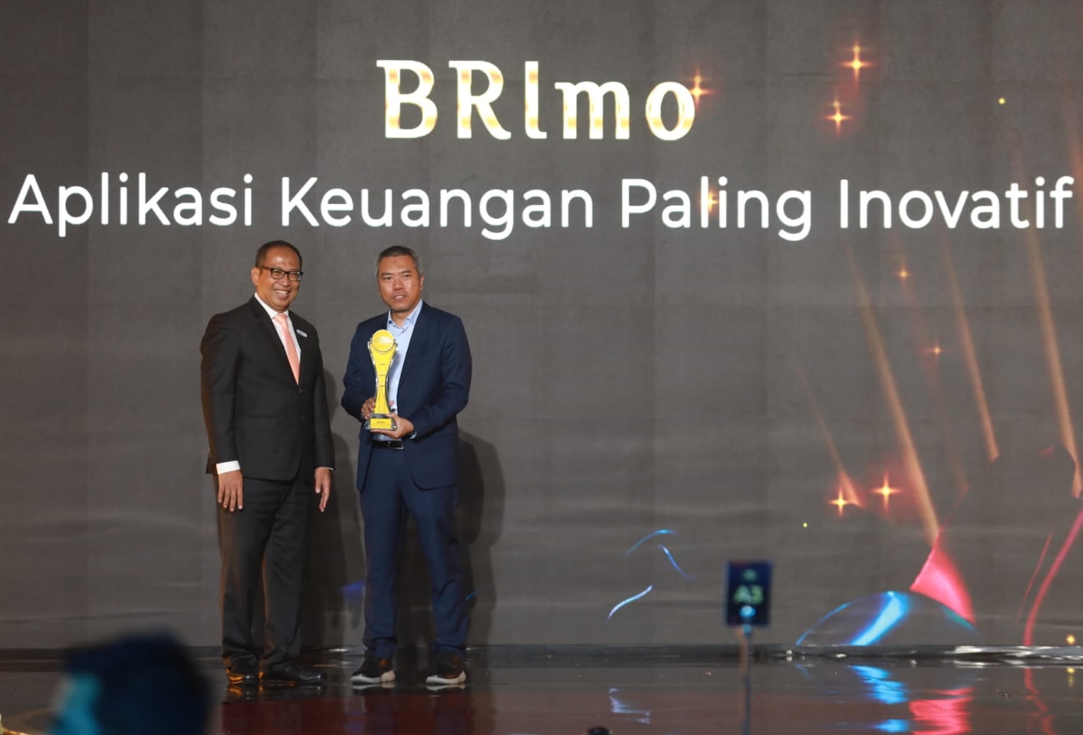 Tiga penghargaan sekaligus berhasil diborong oleh PT Bank Rakyat Indonesia (Persero) Tbk atau BRI yang diadalkan oleh detikom Award 2023.