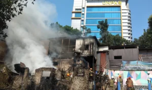 Kebakaran terjadi di depan Kampus Unpas, Jalan Tamansari, Kota Bandung(1/8).