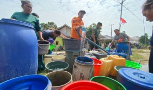 Ilustrasi: Bantuan air bersih dari pemerintah daerah setempat.