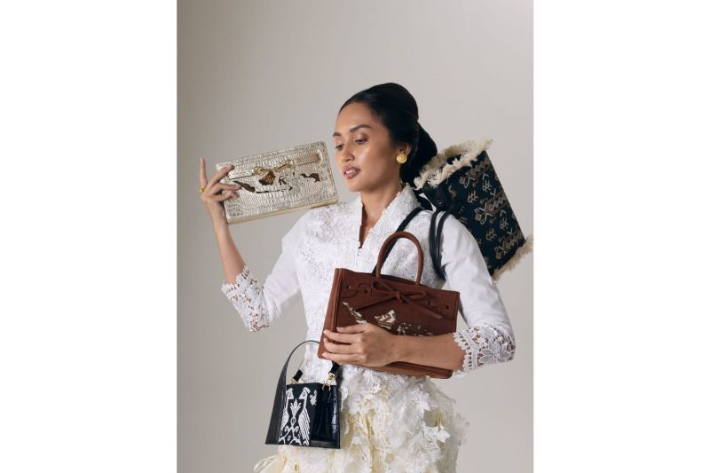 Keren! Salah Satu Brand Indonesia Pamerkan  "Indonesian Craftmanship Bag" di Times Square New York Fashion Week
