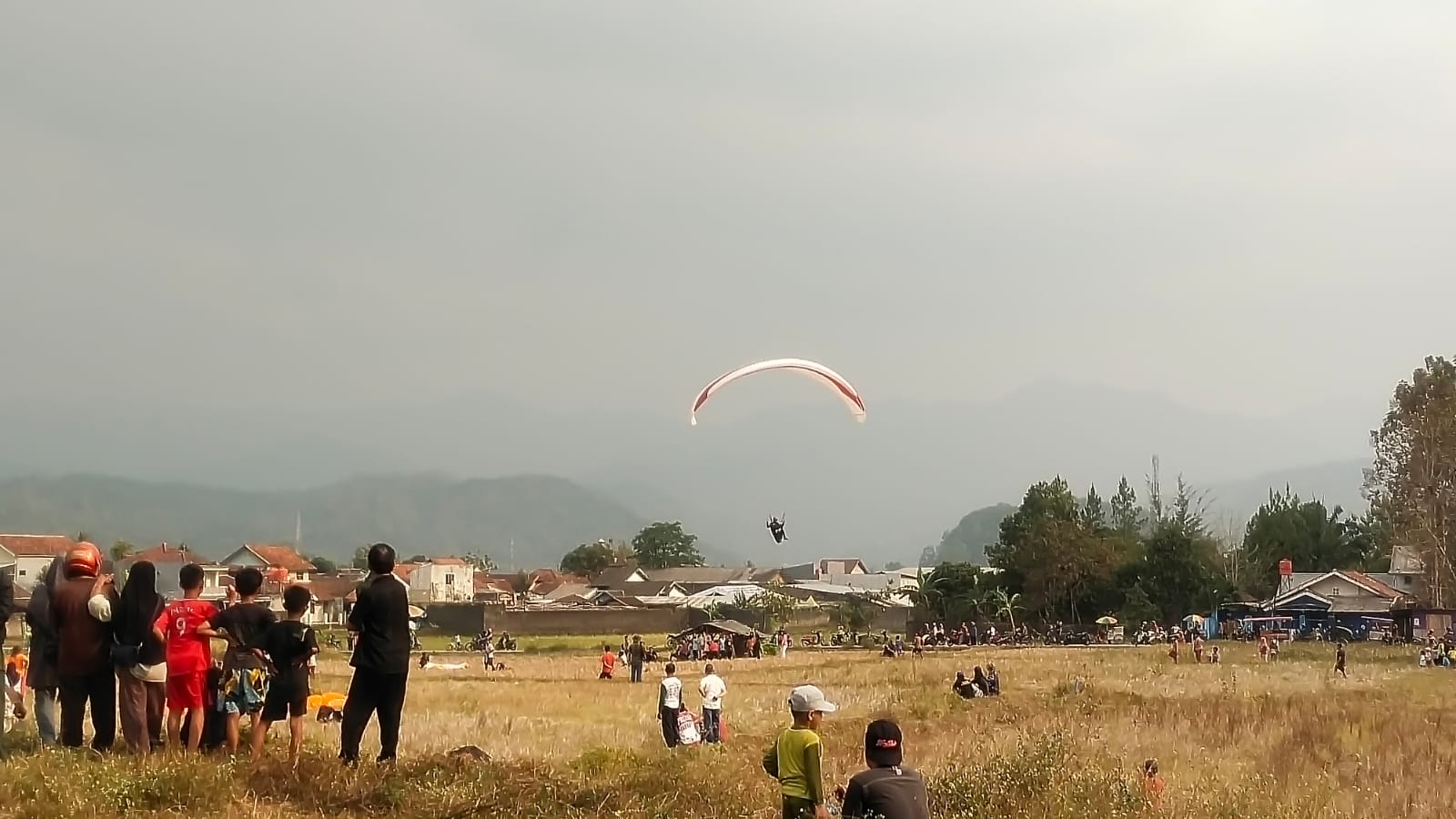 Suasana landing Paralayang IPP Kabupaten Sumedang, Kamis 7 September 2023 sore.