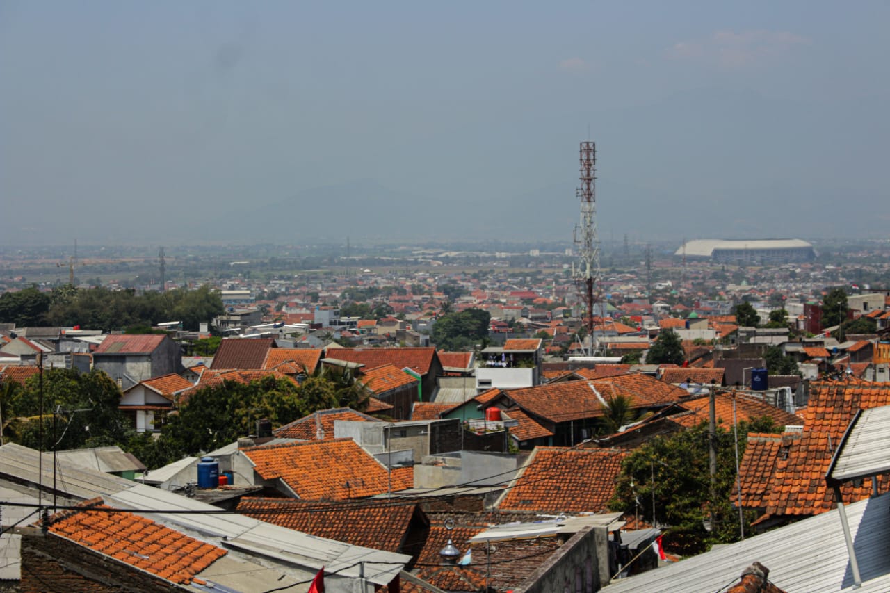 Pemukiman padat penduduk kawasan di wilayah Timur, Kabupaten Bandung. Berdasarkan PP No. 129 Tahun 2000, jumlah penduduk menjadi salah satu syarat pemekaran Daerah Otonom Baru. (Pandu Muslim/Jabar Ekspres)