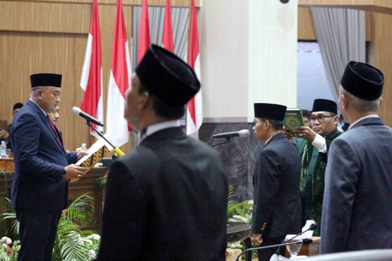 Ketua DPRD Kabupaten Bogor Rudy Susmanto Lantik Yopi Iskandar sebagai anggota Dewan, Ini Pesanya!