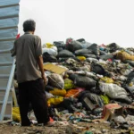 Belum bisa diangkut, sampah menggunung di TPS Cijambe, Kota Bandung imbas dari kebakaran TPA Sarimukti (Pandu Muslim/Jabar Ekspres)