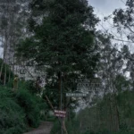 Kondisi Jalan Desa Cipanjalu di Cilengkrang, Kabupaten Bandung yang belum mulus menyeluruh.