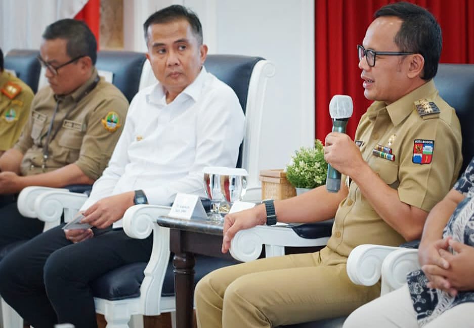 Wali Kota Bogor, Bima Arya saat menyampaikan permintaannya kepada PJ Gubernur Jabar, Bey Machmudin. (Yudha Prananda / Jabar Ekspres)