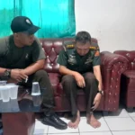 Anggota Kodim 0508, interogasi TNI gadungan berpangkat Letnan Kolonel. Rubiakto/JE