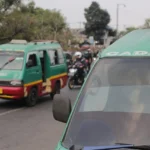 Angkutan Kota (Angkot) dari berbagai jurusan beroperasi di Kota Bandung, Minggu 17 September 2023.