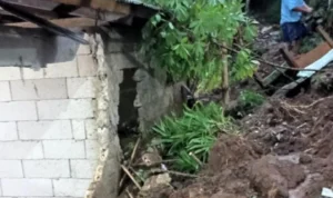 Akibat Hujan Deras, Satu Rumah Warga di Cijeruk Bogor Rusak Terkena Longsor 