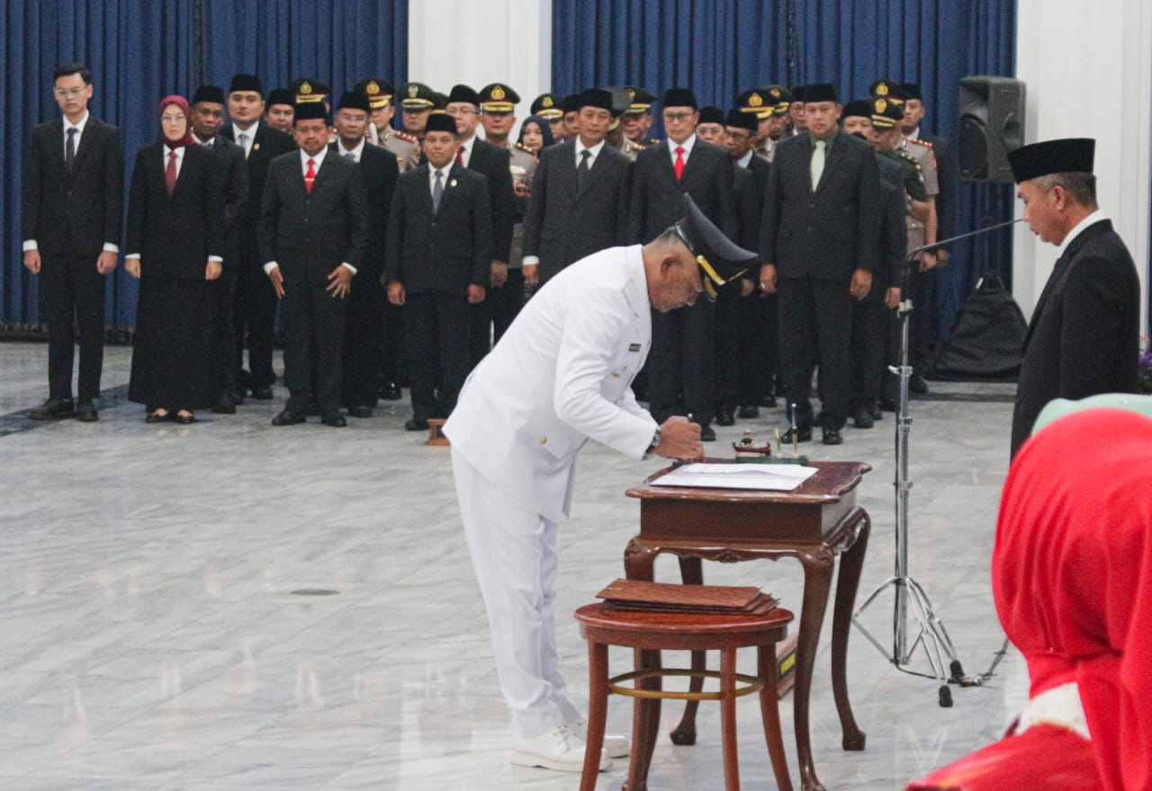 Dok. Pelantikan 6 Pj Bupati Walikota termasuk Kota Bandung, di Gedung Sate Bandung, Rabu (20/9). Foto. Pandu Muslim Jabar Ekspres.