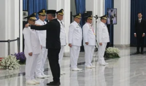 Dok. Proses pelantikan 6 Pj Bupati Walikota di Gedung Sate Bandung. Selasa (20/9). Foto. Pandu Muslim Jabar Ekspres.