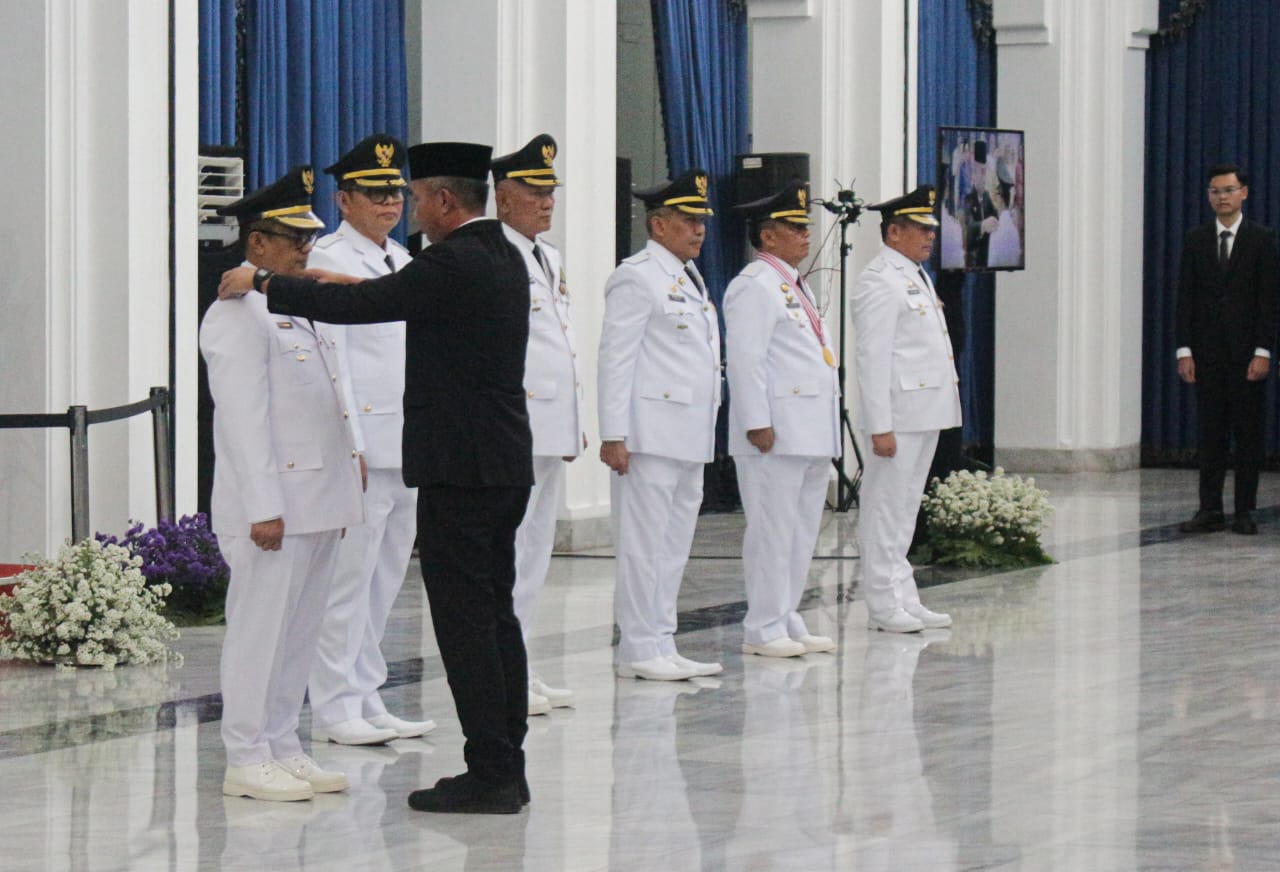 Dok. Proses pelantikan 6 Pj Bupati Walikota di Gedung Sate Bandung. Selasa (20/9). Foto. Pandu Muslim Jabar Ekspres.