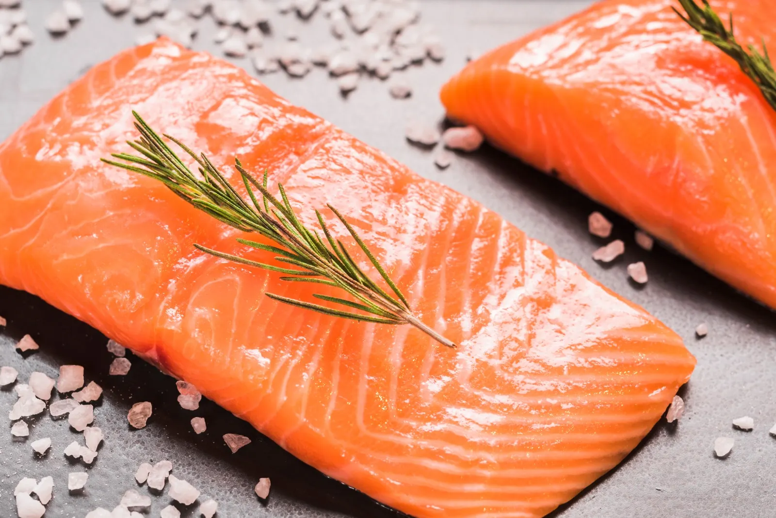 Kaya Akan Kandungan Nutrisi Penting, Ketahui Manfaat Konsumsi Ikan Salmon!