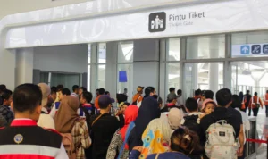 Cerita Warga Harus War Tiket Demi Merasakan Sensasi Menaiki Kereta Cepat Jakarta Bandung (KCJB). Foto Pandu Jabar Ekspres