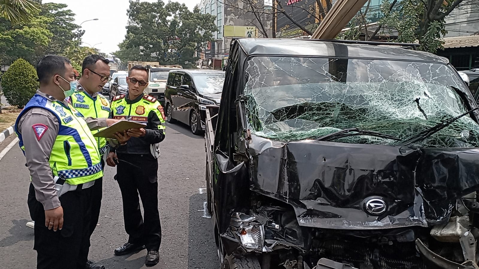 Salah Seorang Pengemudi Pick Up Meninggal Dunia Usai Terlibat Tabrakan Beruntun di BKR Kota Bandung