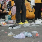 Ilustrasi masyarakat membuang sampah sembarangan di kawasan Bandung Raya (Pandu Muslim/Jabar Ekspres)
