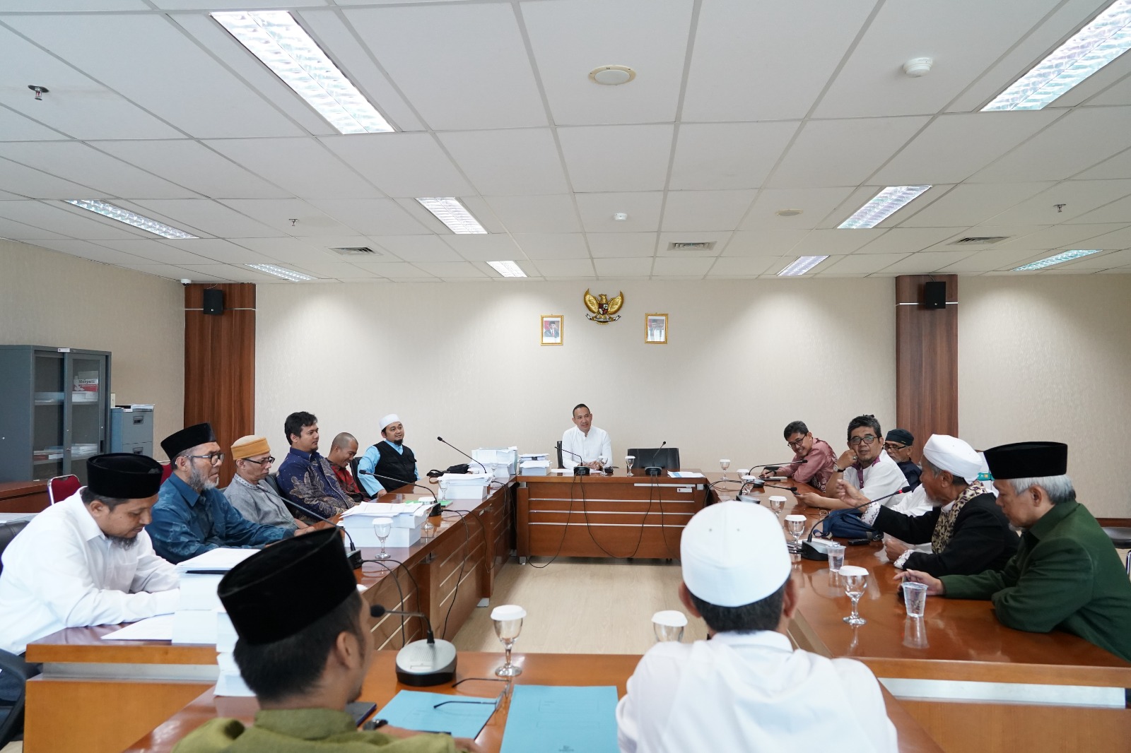 Wakil Ketua III DPRD Kota Bogor, M. Rusli Prihatevy saat memimpin audiensi bersama tim Bogor Dayeuh Ulama. (Yudha Prananda / Jabar Ekspres)