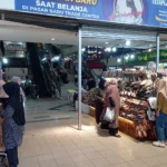 Dok. Suasana Pasar Baru ditengah gempuran E-commerce. Senin (25/9). Foto. Sandi Nugraha.