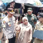 Pemkot Bogor saat melakukan sidak ke proyek penataan Pasar Kebon Kembang, Kecamatan Bogor Tengah, Kota Bogor, Senin (25/9).
