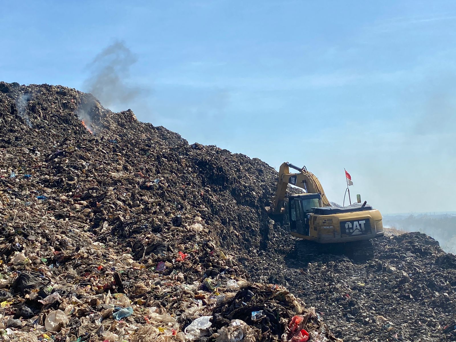 Damkar Kota Cirebon Masih Dalami Penyebab Kebakaran TPA Kopi Luhur Cirebon