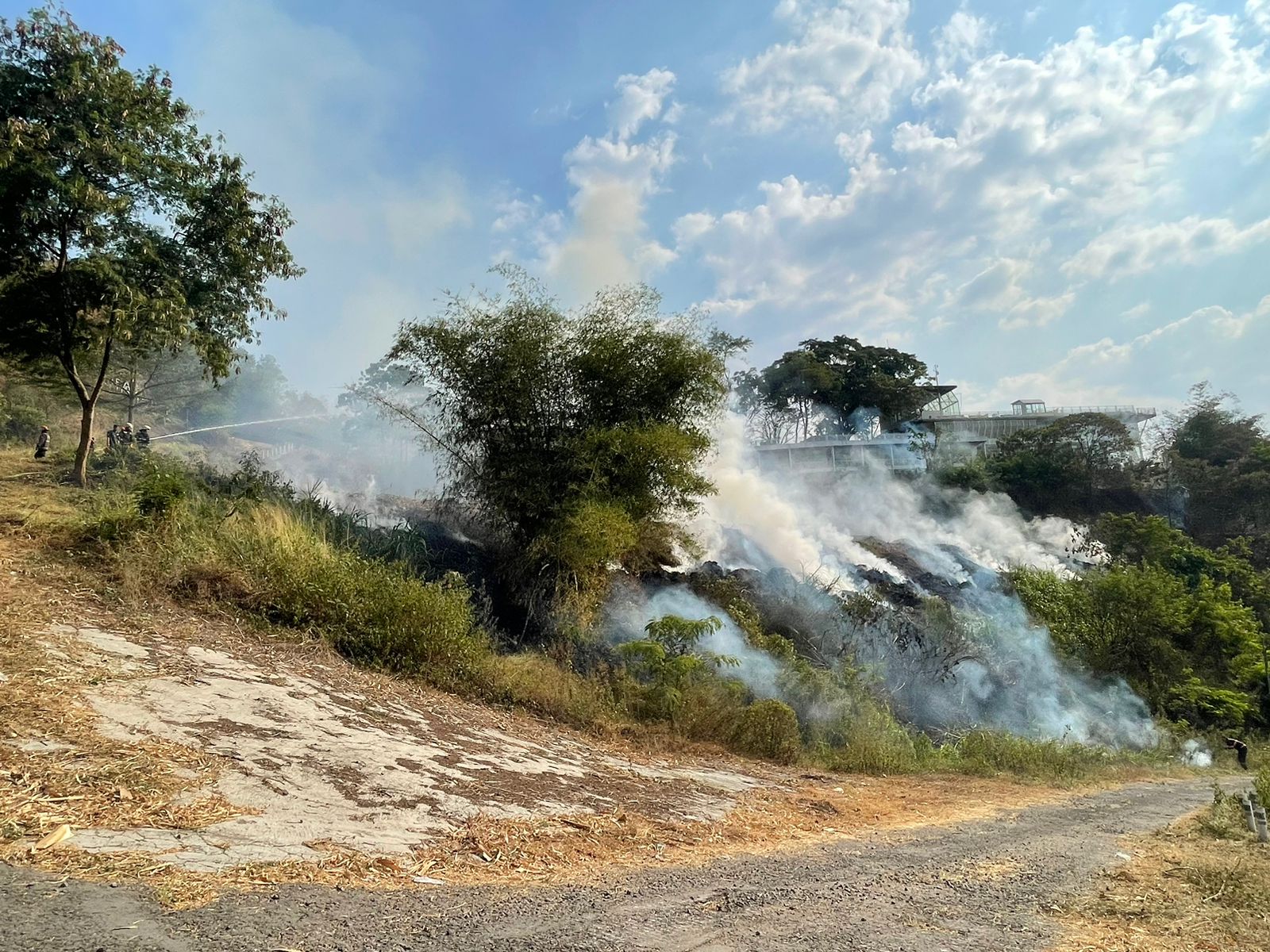 Dinas Pemadam Kebakaran Kabupaten Bandung Sebut Sejak Juni Hingga September Kebakaran Lahan atau Hutan Terjadi 170 Kali dan Hampir Setiap Hari. Foto Agi Jabar Ekspres