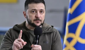 Presiden Ukraina, Volodymyr Zelensky, menghadapi cobaan berat akibat skandal korupsi yang melibatkan sejumlah pejabat militer dalam menerima suap dari warga sipil Ukraina yang enggan terlibat dalam perang.