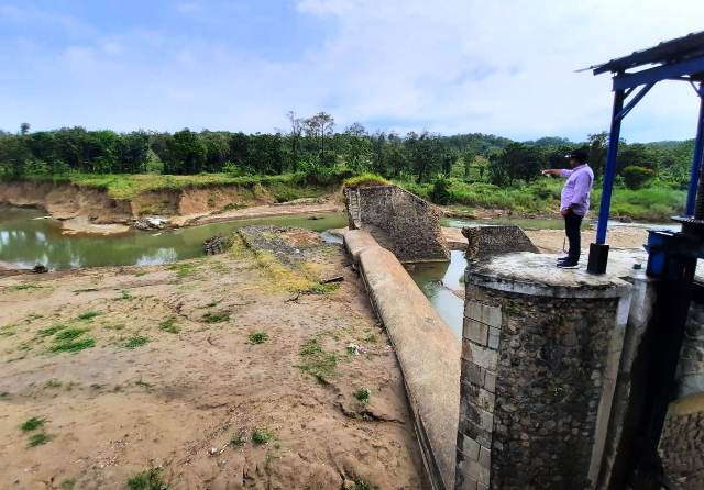 Bendung Cariang Jebol, Pemkab Sumedang Bangun Tanggul Darurat