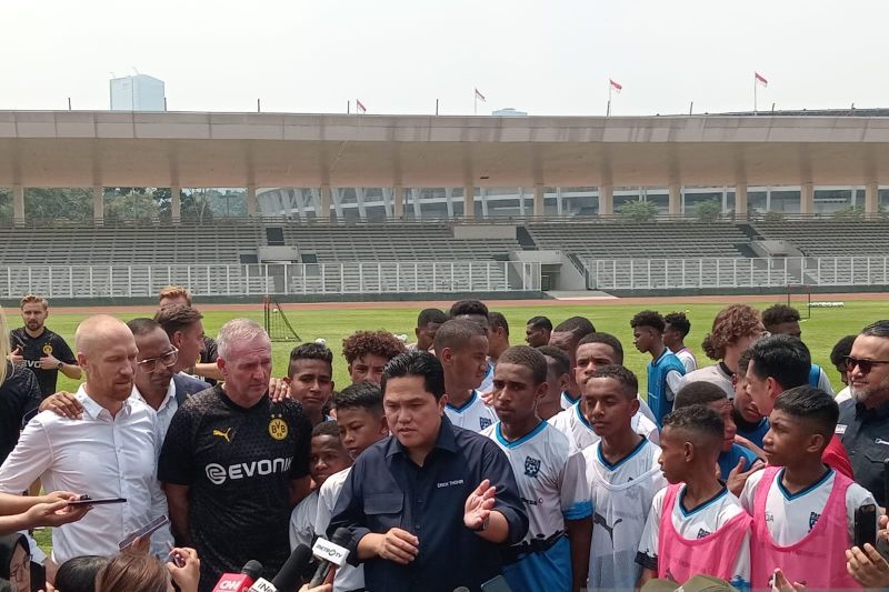 Erick Thohir Visits PFA Coaching Clinic with Dortmund